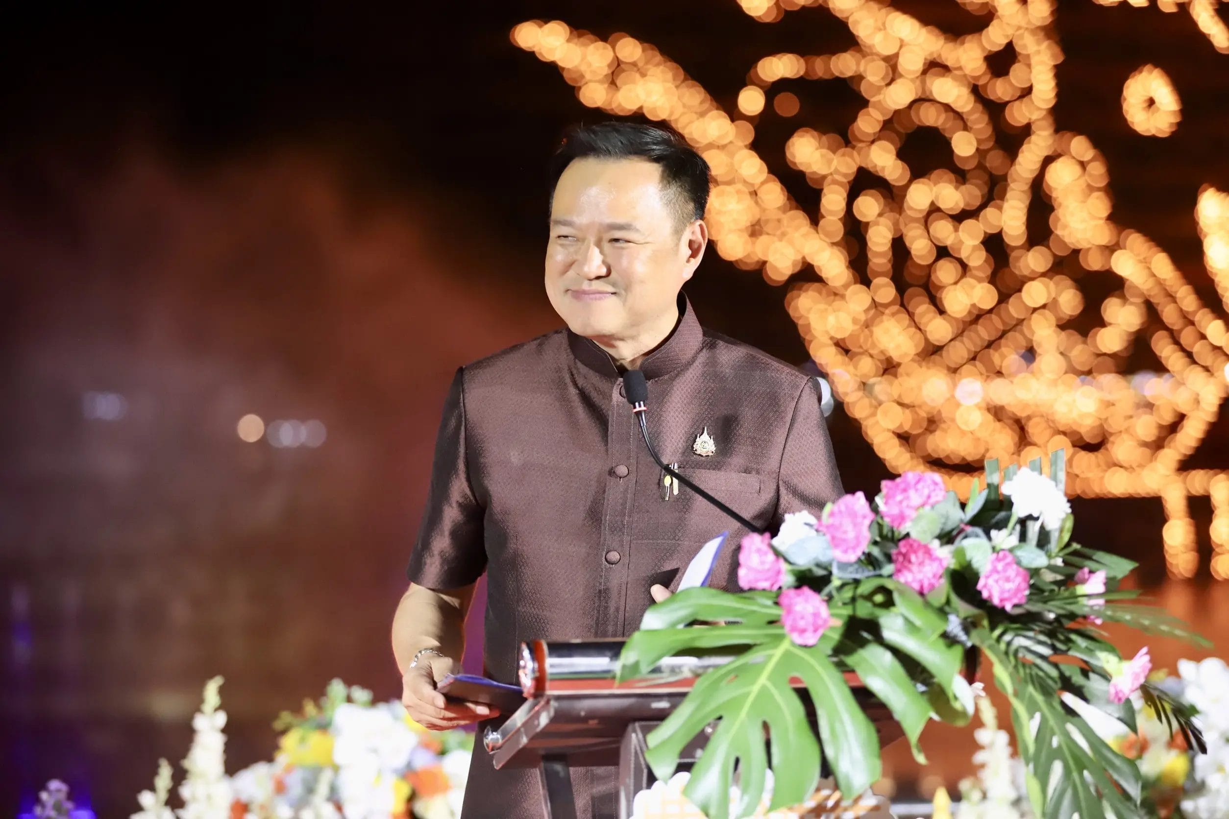 PM Showcases Thai Heritage at Nakhon Phanom Illuminated Boat Carnival 2025